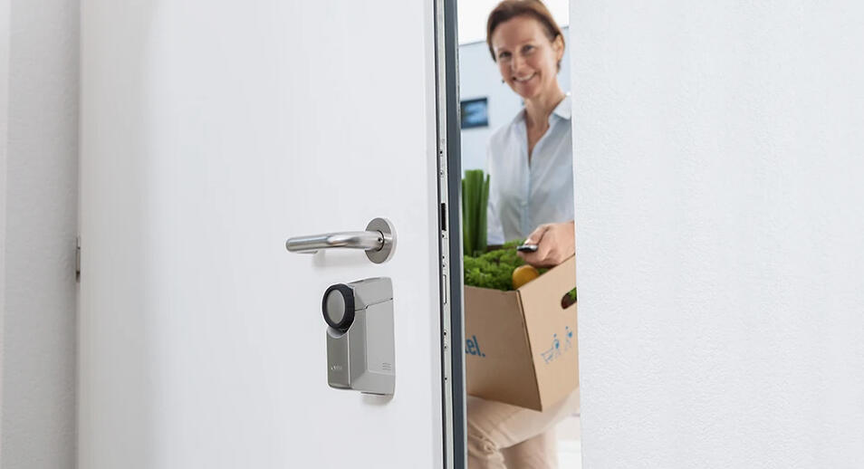 Cerraduras digitales en Zaragoza, cerraduras inteligentes, ferretería, seguridad del hogar, control de acceso, cerraduras electrónicas, tecnología de seguridad, cerraduras modernas, protección del hogar.